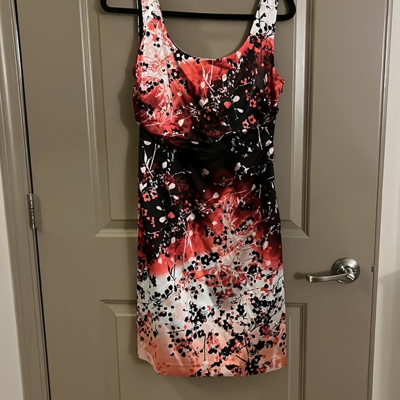 Tahari Size 6 Dress - Picture 3 of 4